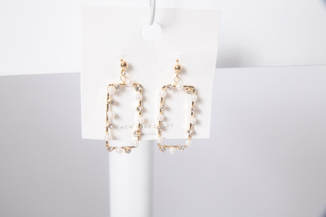 Earrings with pearl and gem stones