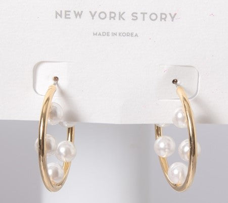 Hoop earrings decorated with pearls